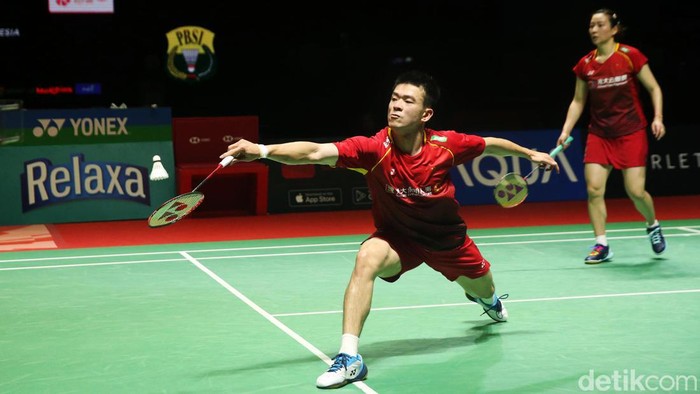Zheng Si Wei/Huang Ya Qiong Juara Indonesia Open 2023 Ganda campuran China Zheng Si Wei/Huang Ya Qiong menjadi juara Indonesia Open 2023. Di final mereka menghempaskan pasangan Jepang Yuta Watanabe/Arisa Hisagino.