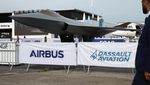Aksi-aksi Pesawat Meriahkan Hari Pertama Paris Air Show