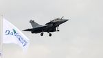 Aksi-aksi Pesawat Meriahkan Hari Pertama Paris Air Show