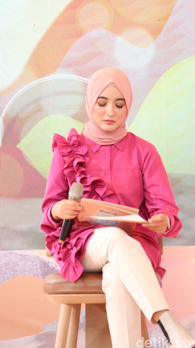 Arafah Rianti merupakan anak kedua dari tiga bersaudara. Dia mempunyai seorang kakak laki-laki dan adik perempuan bernama Halda Rianta. Namanya mulai dikenal usai bergabung dengan Stand Up Indo Depok. Dari sanalah kemudian Arafah mengikuti kompetisi-kompetisi kecil stand up comedy, bahkan sempat memenangkan beberapa diantaranya. Puncaknya, Arafah mengikuti audisi Stand Up Comedy Academy musim kedua (SUCA 2) di Jakarta dan berhasil lolos sebagai salah satu dari 42 finalis SUCA 2. Foto: dok. Hijab Hunt.