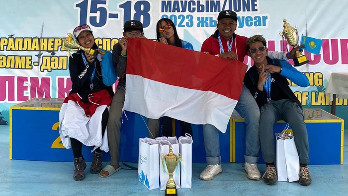 Atlet asal Sumedang moner dalam kejuaraan paralayang dunia di Kazakhstan.