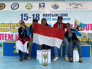 Atlet Sumedang Moncer pada Kejuaraan Paralayang di Kazakhstan