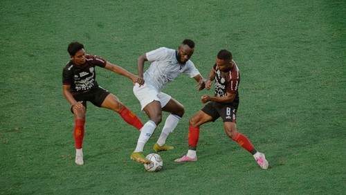 Bali United kalah saat pertandingan uji coba melawan Arema FC. Kedua tim bertanding di Stadion Kapten I Wayan Dipta, Gianyar, Bali, Minggu sore (18/6/2023).