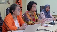 Dalam keterangannya mereka menuntut Bawaslu melakukan pengawasan terhadap pelaksanaan tugas pengaturan oleh KPU untuk memastikan terwujudnya Pemilu yang berintegritas.  