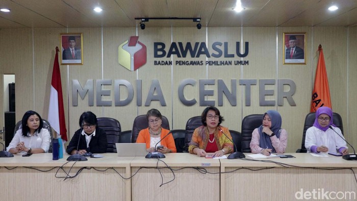 Bawaslu Dituntut Pastikan Pemilu Berintegritas Perludem meminta Bawaslu memastikan pemilu berjalan secara berintegritas. Hal ini disampaikan usai pertemuan Perludem dengan Bawaslu.