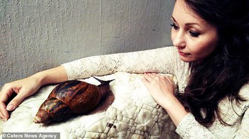 Awalnya, Dusza menyelamatkan Misiek dari sebuah toko hewan peliharaan yang tidak tahu cara terbaik untuk merawatnya. Dusza menganggap Misiek berada di tempat yang tak layak. Foto: Caters News Agency