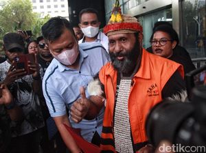 Eks Bupati Membramo Tengah Didakwa Terima Duit Rp 211 Miliar