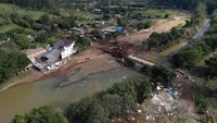 Hujan deras dan angin kencang menyebabkan kerusakan di puluhan kota di negara bagian itu.  