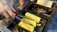 Dari luar jalanan saja, kamu sudah bisa melihat keseruan dari banyaknya tenant-tenant kuliner di sana. Pusat kuliner ini buka pertama kali pada Desember tahun lalu. Foto: detikcom/Riska Fitria
