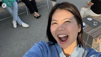 Di Seoul, Greysia Polii dan keluarganya menghabiskan waktu liburan bersama. Tampak mereka menikmati secangkir kopi untuk memberi energi. Foto: Instagram greyspolii