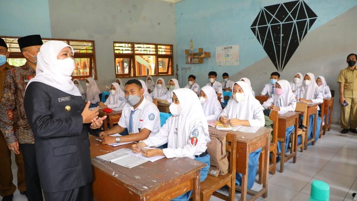 Gubernur Khofifah Indar Parawansa