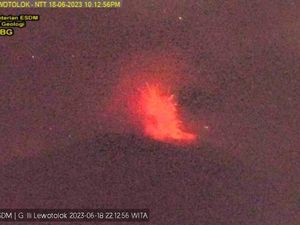7 Bulan Gunung Ili Lewotolok Meletus Setiap Hari, Status Masih Waspada!