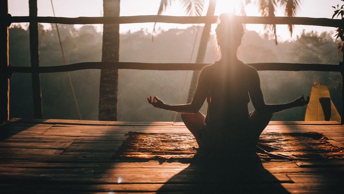 Yoga adalah senam atau aktivitas sehat yang menghubungkan tubuh, pikiran, dan jiwa raga. Simak sejarah Hari Yoga Internasional yang diperingati setiap 21 Juni!