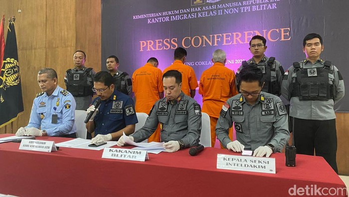 Imigrasi Blitar mendetensi WN Singapura