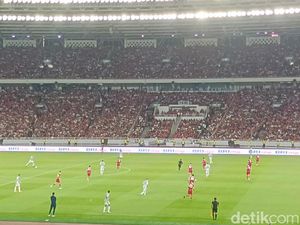 Jokowi dan Iriana Nonton Indonesia Vs Argentina di Stadion GBK