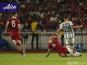 Ada Penonton Masuk Lapangan Usai Laga Indonesia Vs Argentina