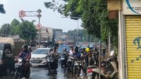 Jalan Hek Kramat Jati Tergenang, Lalin Macet