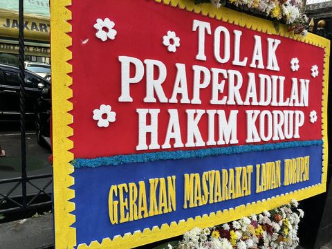 Jelang Praperadilan Sekretaris MA, Muncul Karangan Bunga Sindir KPK