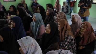 Kala Komunitas Motor Berbagi Keceriaan dengan Sesama
