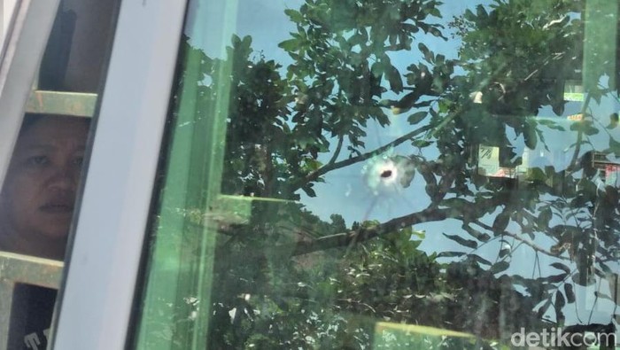 Kantor pengacara di Batam diduga ditembak.