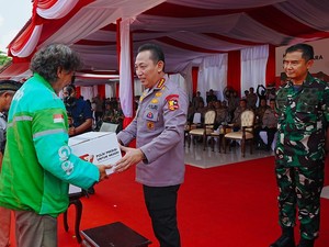 Kapolri Lepas Distribusi 322.085 Paket Bansos di Bulan Bakti Polri Presisi