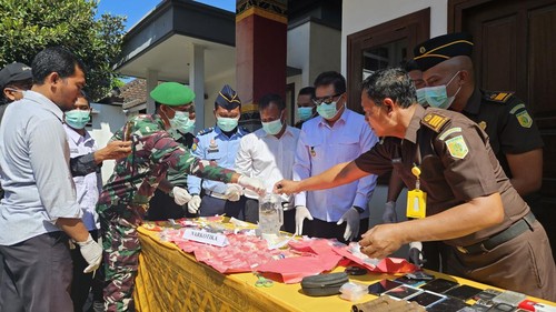Kejari Gianyar memusnahkan 164,92 gram narkoba jenis sabu dengan cara diblender, Senin (19/6/2023) pagi.