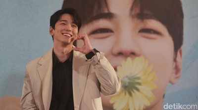 10 Foto Kim Mingue dan Lesung Pipinya yang Menggoda