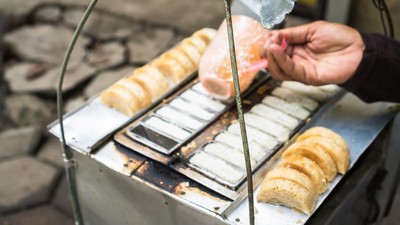 Gurih Lembut! 20 Kue Pancong Original Rp 5 Ribuan Ada di Sini