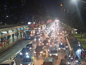Lalu Lintas Sekitar GBK Senayan Macet Malam Minggu Ini