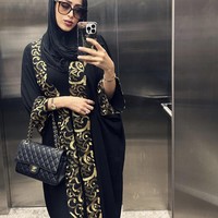 Linda Andrade, sosialita dan bintang TikTok asal  Dubai itu memamerkan kehidupan mewahnya. Belanja tas Chanel menjadi bagian dari hidupnya. Foto: Dok. Instagram