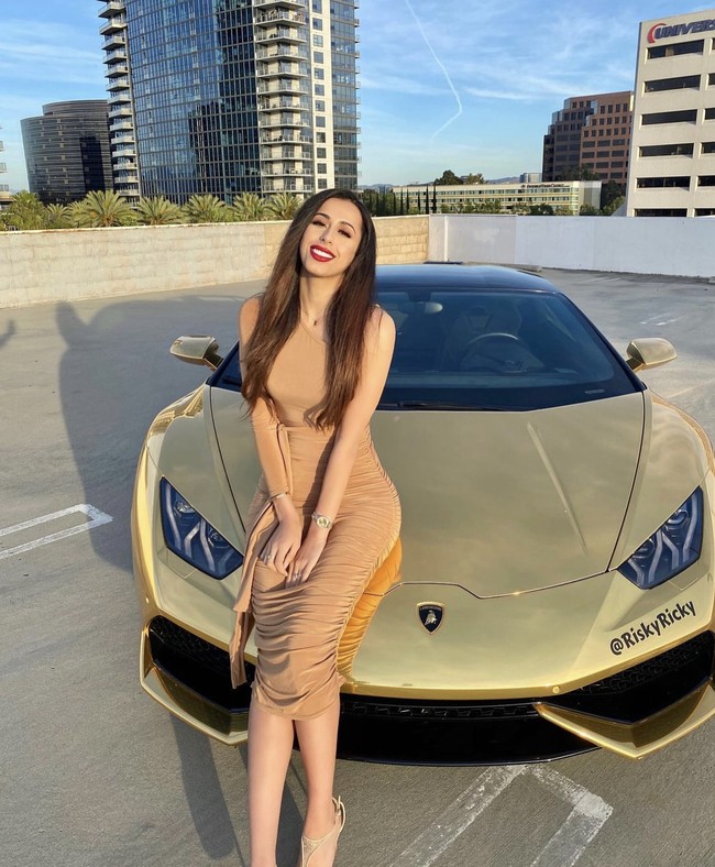 Linda menegaskan bahwa dirinya bukanlah wanita matrealistis. Linda telah menemani sang suami dari dulu saat masih hidup sederhana dan kini sukses.