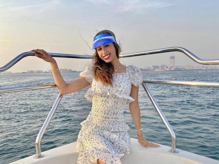 7 Potret Wanita Cantik Asal Dubai yang Ngeluh Jadi Orang Kaya