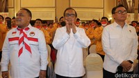 Menteri Koordinator Bidang Politik Hukum dan Keamanan Mahfud MD bersama Kepala BP2MI, Benny Rhamdani melepas pekerja migran di Jakarta, Senin (19/6/2023).