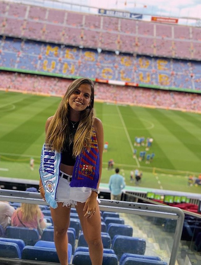 Maria berasal dari Cordoba, Spanyol yang berusia 23 tahun. Julian pun datang dari Spanyol. Foto: dok. Instagram/@emiliafferrero