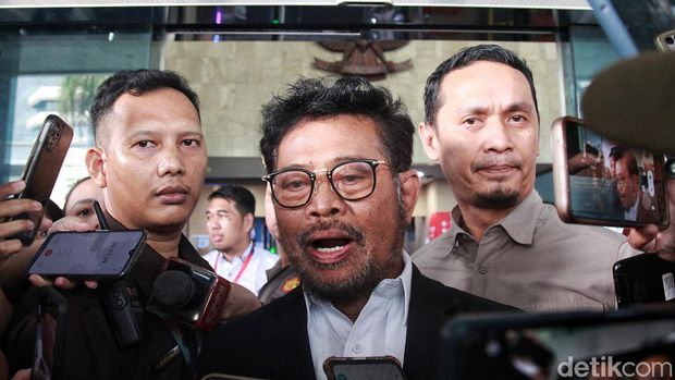 Menteri Pertanian (Mentan) Syahrul Yasin Limpo (SYL) memenuhi panggilan KPK untuk dimintai keterangan terkait penyelidikan kasus dugaan korupsi di Kementan, Senin (91/6/2023). Usai dimintai keterangan, Yasin langsung meninggalkan gedung KPK.
