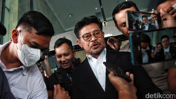 Menteri Pertanian (Mentan) Syahrul Yasin Limpo (SYL) memenuhi panggilan KPK untuk dimintai keterangan terkait penyelidikan kasus dugaan korupsi di Kementan, Senin (91/6/2023). Usai dimintai keterangan, Yasin langsung meninggalkan gedung KPK.