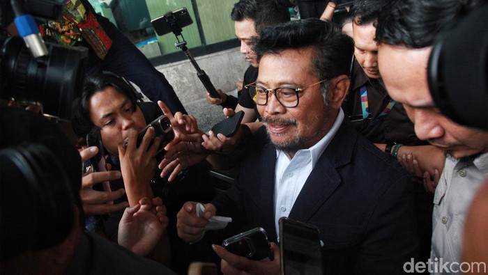 Menteri Pertanian (Mentan) Syahrul Yasin Limpo (SYL) memenuhi panggilan KPK untuk dimintai keterangan terkait penyelidikan kasus dugaan korupsi di Kementan, Senin (91/6/2023). Usai dimintai keterangan, Yasin langsung meninggalkan gedung KPK.