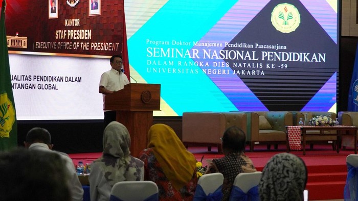 Seminar nasional ini turut menghadirkan Jenderal TNI (Purn) Moeldoko selaku Kepala Staf Kepresidenan Republik Indonesia dan juga sebagai pembicara kunci dengan tajuk tema yang dibawakan “Membangun Strategi Kemitraan Global dalam Meningkatkan Kualitas SDM di Era Revolusi Industri 4.0 dan Society 5.0”.