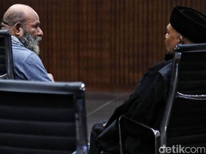 Lukas Enembe Sering Kencing Sembarangan, Dokter Nyatakan Kondisinya Sehat