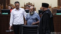 Dalam sidang yang berlangsung di Pengadilan Tipikor Jakarta, Lukas Enembe didakwa menerima suap dan gratifikasi senilai Rp 46,8 miliar, Senin (19/6/2023).  
