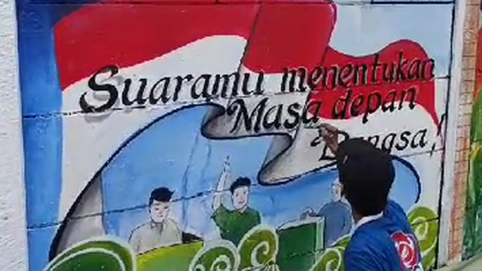 Mural menghiasi dinding sepanjang Jalan Juanda, Depok