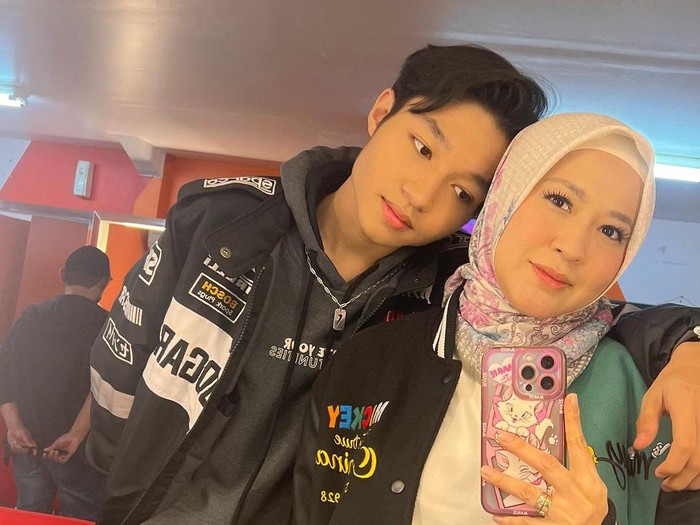 okie agustina dan kiesha alvaro