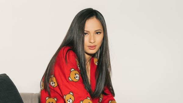 5 Pesona Paula Andrea, Model yang Doyan Makan Cabai