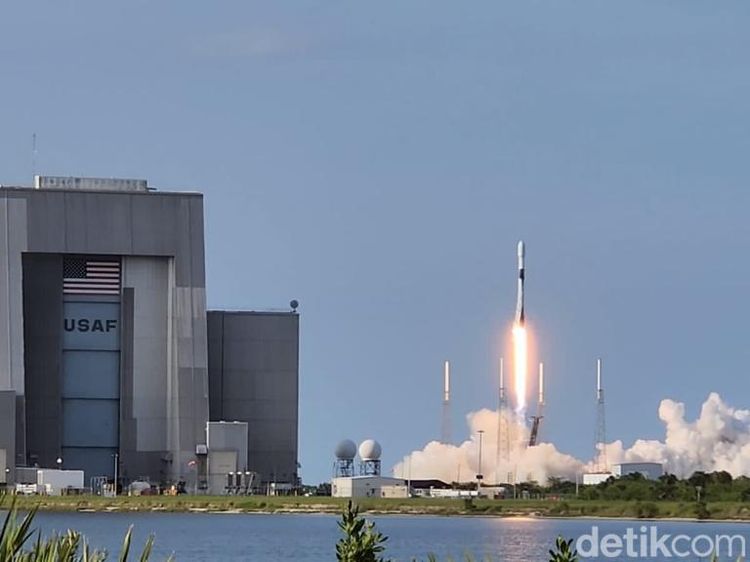 Wush! Momen Mendebarkan Satelit Satria-1 Mengangkasa