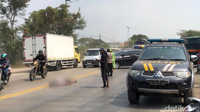 Pemotor di Gresik tewas setelah ditabrak truk kontainer