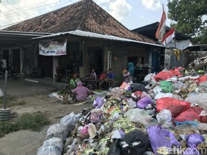 Sampah Menggunung di Pasar dan Jalanan Rembang, Ternyata gegara Ini