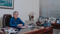 Lee memiliki hubungan yang dekat dengan para mitra atau perajin. Saat ini mitra yang bekerja sama dengan Royal Korindah telah mencapai ribuan orang. Foto: Dok. PT Royal Korindah