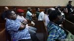 Pendukung-Keluarga Hadiri Sidang Perdana Lukas Enembe