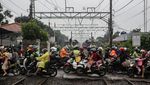Perlintasan KA Pasar Minggu Mau Ditutup, Begini Kepadatannya