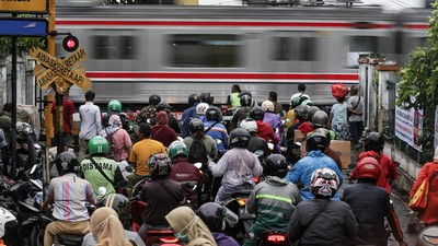 Perlintasan KA Pasar Minggu Mau Ditutup, Begini Kepadatannya